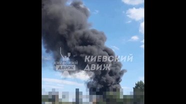 В Киеве неожиданно раздался взрыв: над городом поднимается черный дым