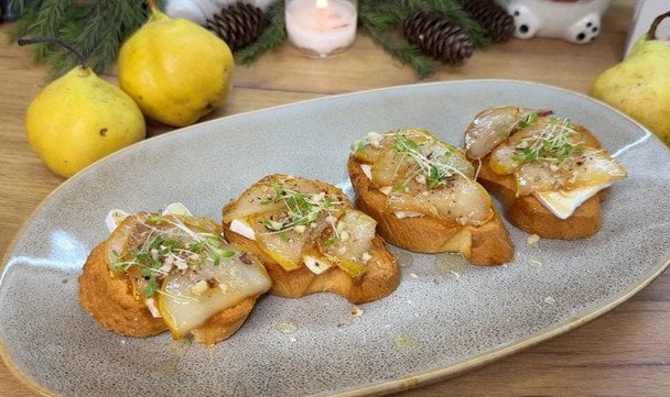 Брускети з грушою // // фото: @beautiful_at_home