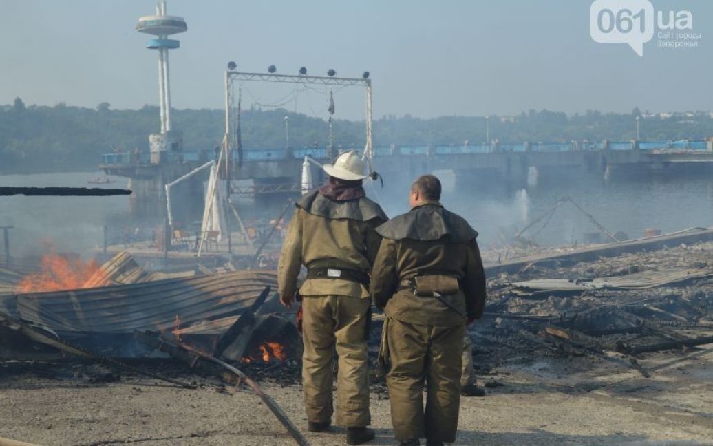 В Запорожье быстро сгорел местный клуб / © 06153.com.ua