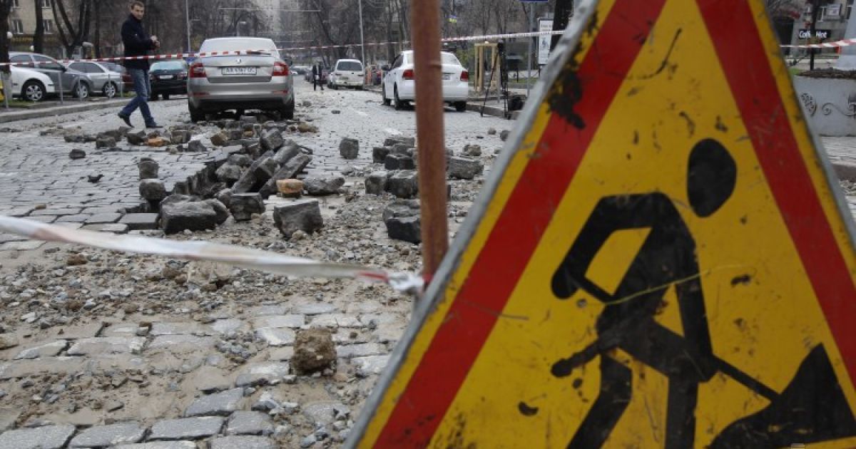 Пошкоджену теплотрасу біля вокзалу в Києві відновили: містяни з опаленням і гарячою водою