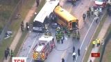 У США шкільний автобус зіткнувся з рейсовим, є загиблі