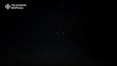 Украинские пограничники показали видео, как сбивали "Шахеды" во время ночной атаки