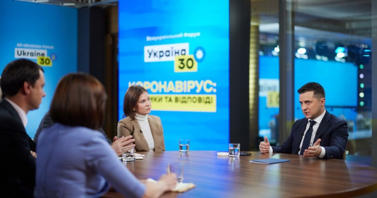 Як п'яні водії на дорогах: Зеленський розкритикував людей без масок