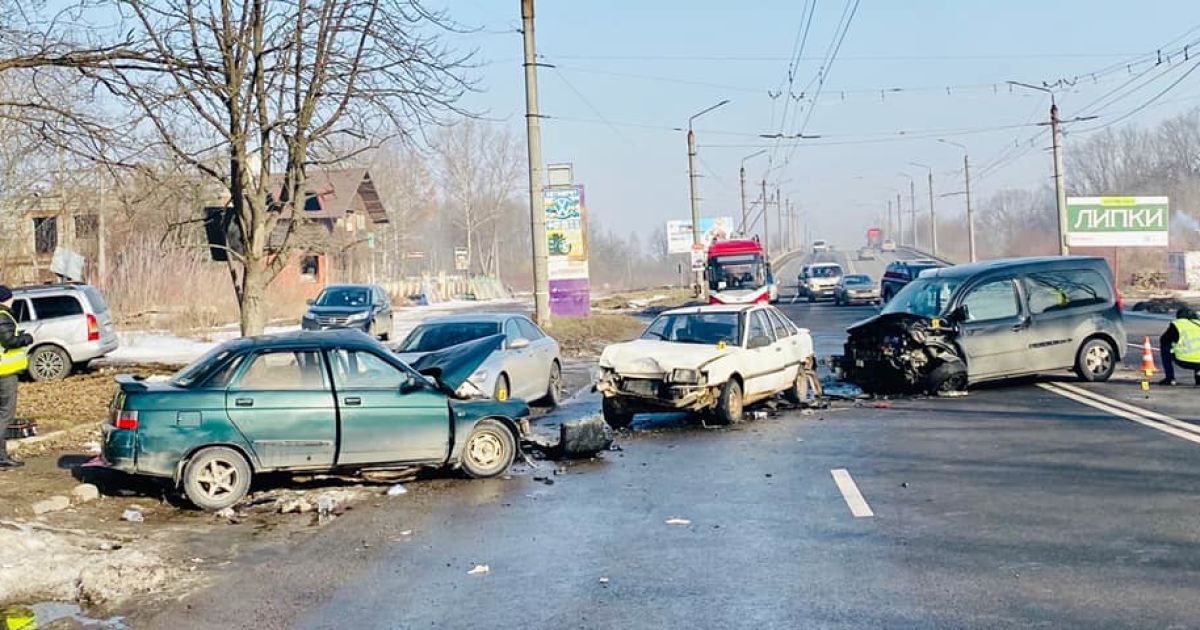 Под Ивано-Франковском произошла массовая авария: два человека погибли