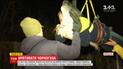 На Київщині з важкою технікою селяни рятували від холоду лелеку