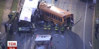 У США шестеро людей загинули під час зіткнення шкільного та рейсового автобусів