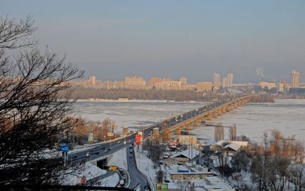 У Києві на мосту Патона демонтували одну з колон: яка причина