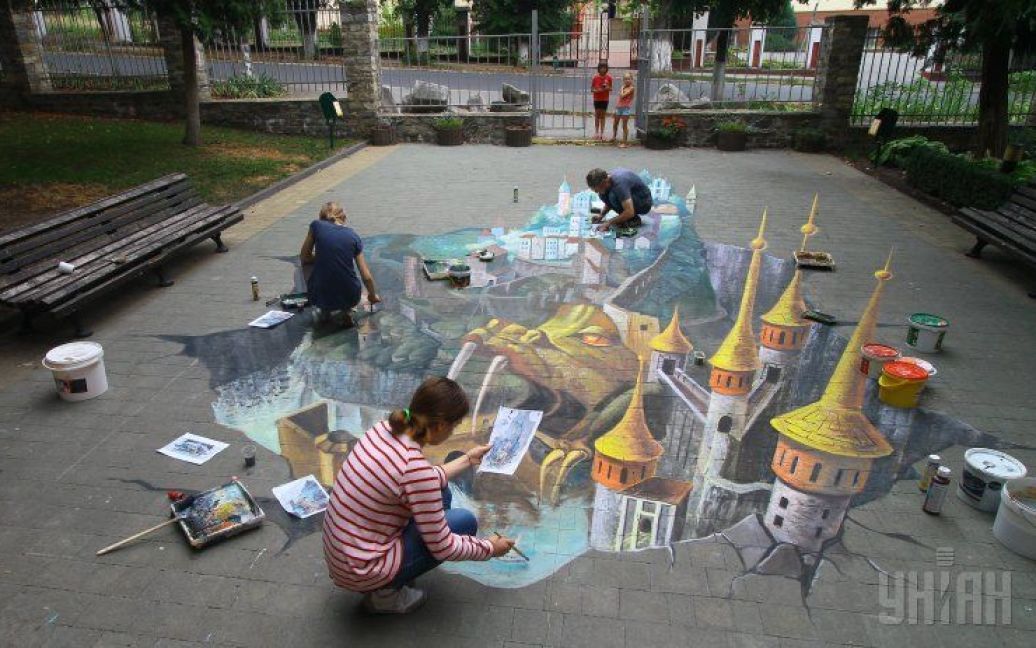 3D-граффити Владимира Пастушака, сделанное во время фестиваля стрит-арта "Республика" в Каменце-Подольском / © УНИАН