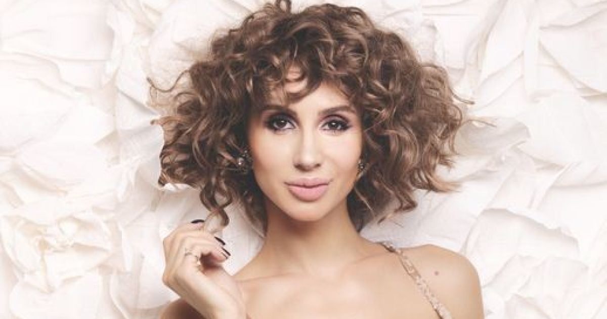 LOBODA удивила романтическими кудрями и нежным образом на страницах глянца