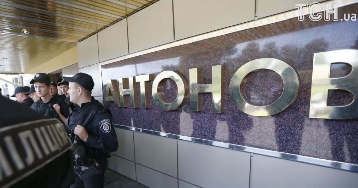 Ни одного серийного самолета за три года. "Антонов" обвинил "Укроборонпром" в упадке предприятия