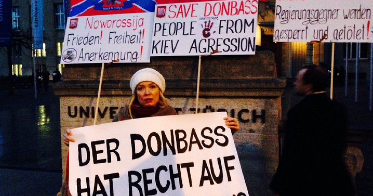 Пророссийские демонстранты протестовали против выступления Порошенко.