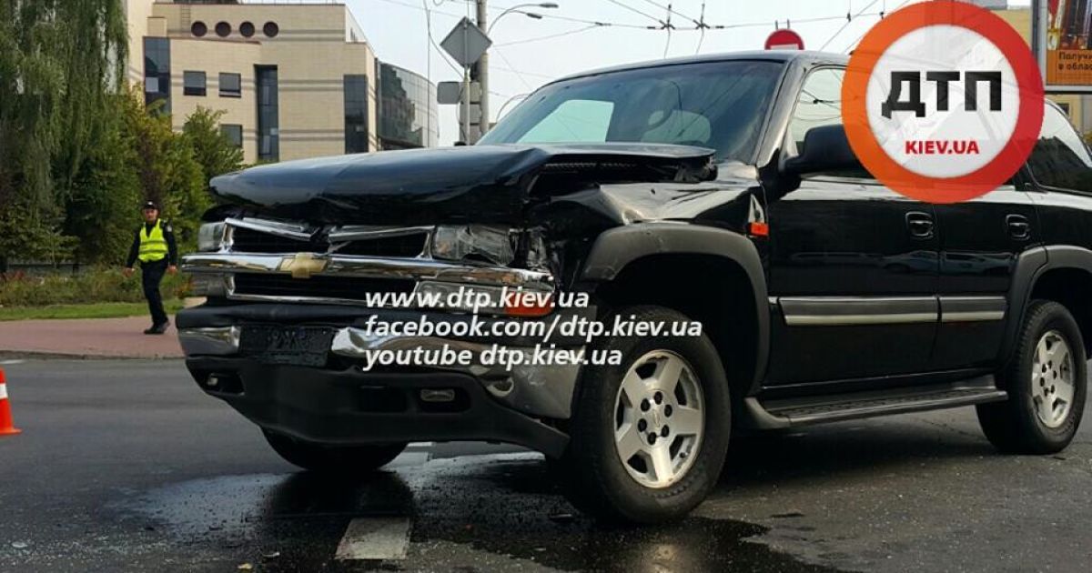 Chevrolet не разминулся с патрульной машиной / © facebook/dtp.kiev.ua