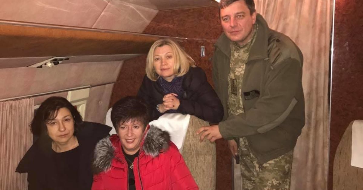 Масштабный обмен заложниками: представители власти Украины вылетели на Донбасс
