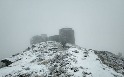 В Карпатах выпал снег, в горах ударил мороз: фото