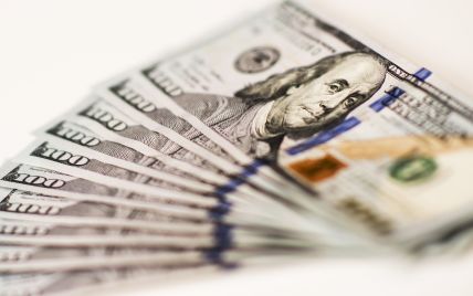 Доллар на межбанке перевалил за 24 гривны, Нацбанк снова объявил "спасительный" валютный аукцион