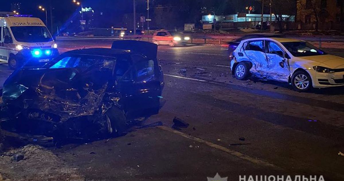 У Києві сталася смертельна ДТП: водійка померла у "швидкій"