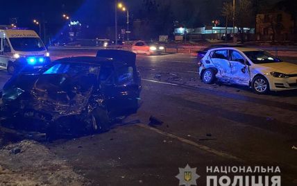 У Києві сталася смертельна ДТП: водійка померла у "швидкій"