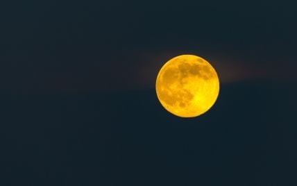 Ученые назвали точное время появления Луны