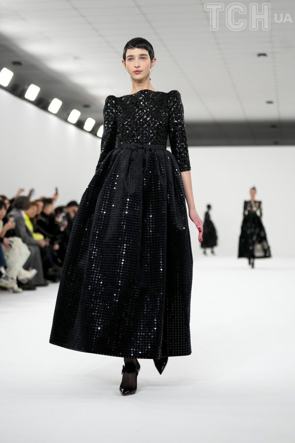 Показ колекції Haute Couture Модного дому Viktor&Rolf / © Associated Press