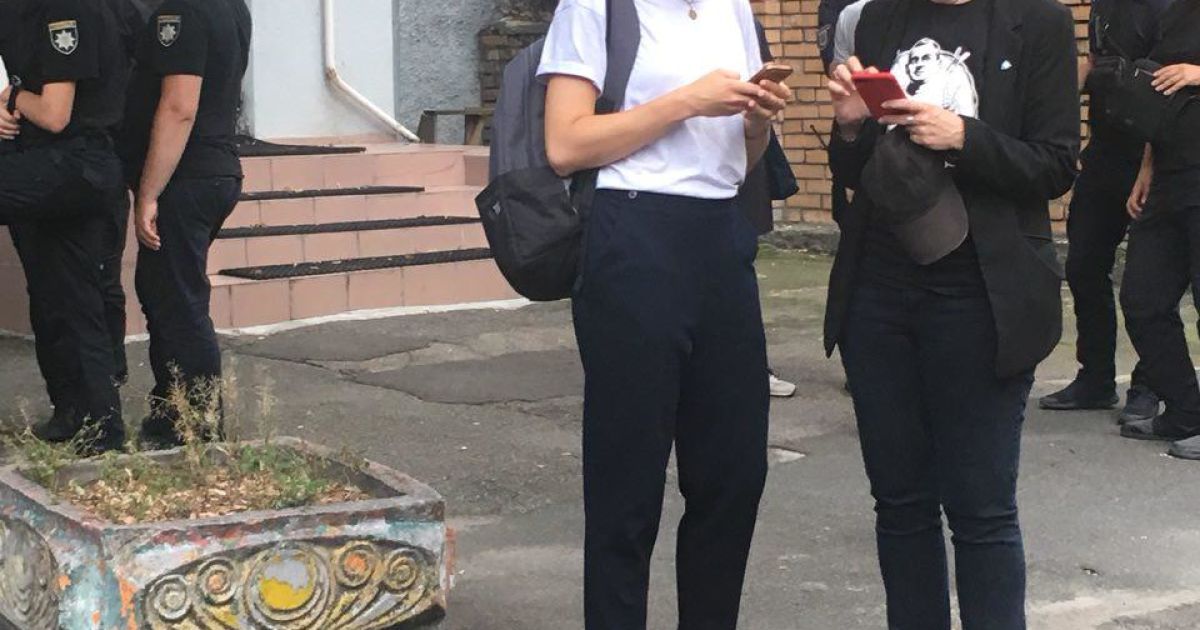 Пікет під офісом Медведчука_7 / © ТСН.ua