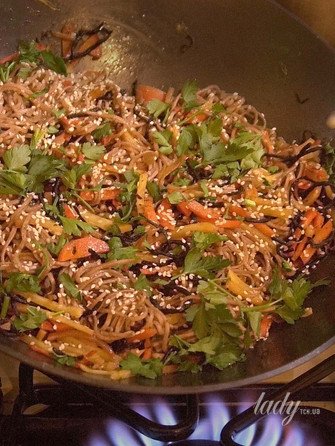 Рецепт удона с курицей и овощами в соусе терияки