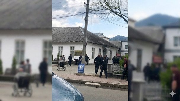 Спроба штурму ТЦК на Закарпатті: військові відкрили вогонь для стримування натовпу (відео)