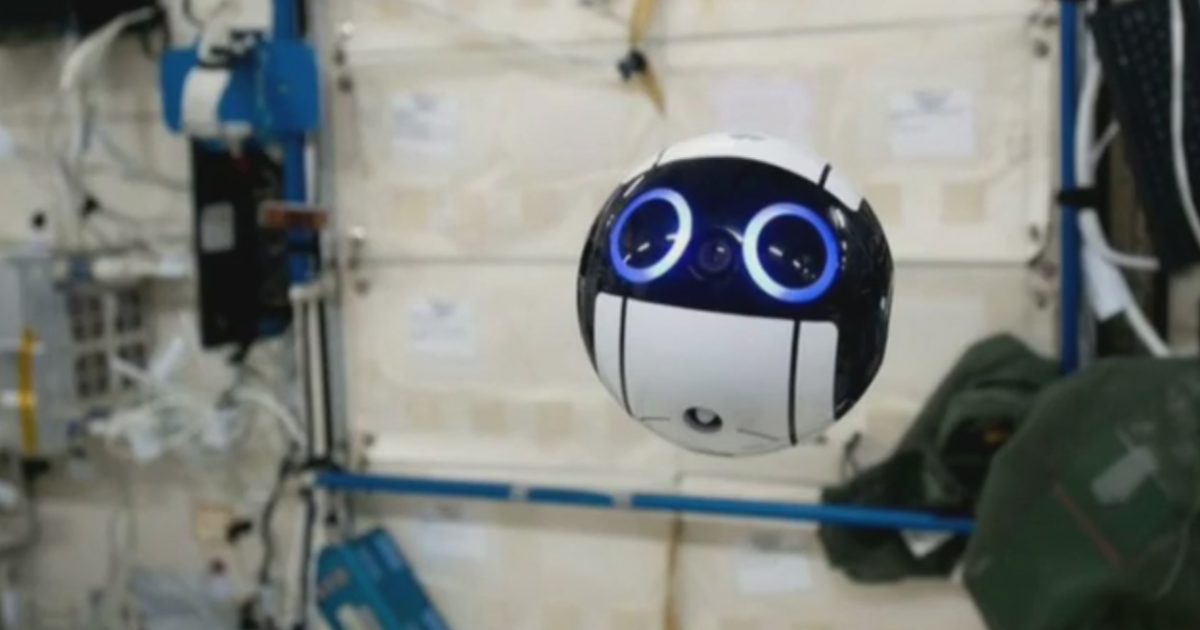 Японський дрон "попрацював" у стані невагомості із астронавтами на МКС та вже надіслав перші фото