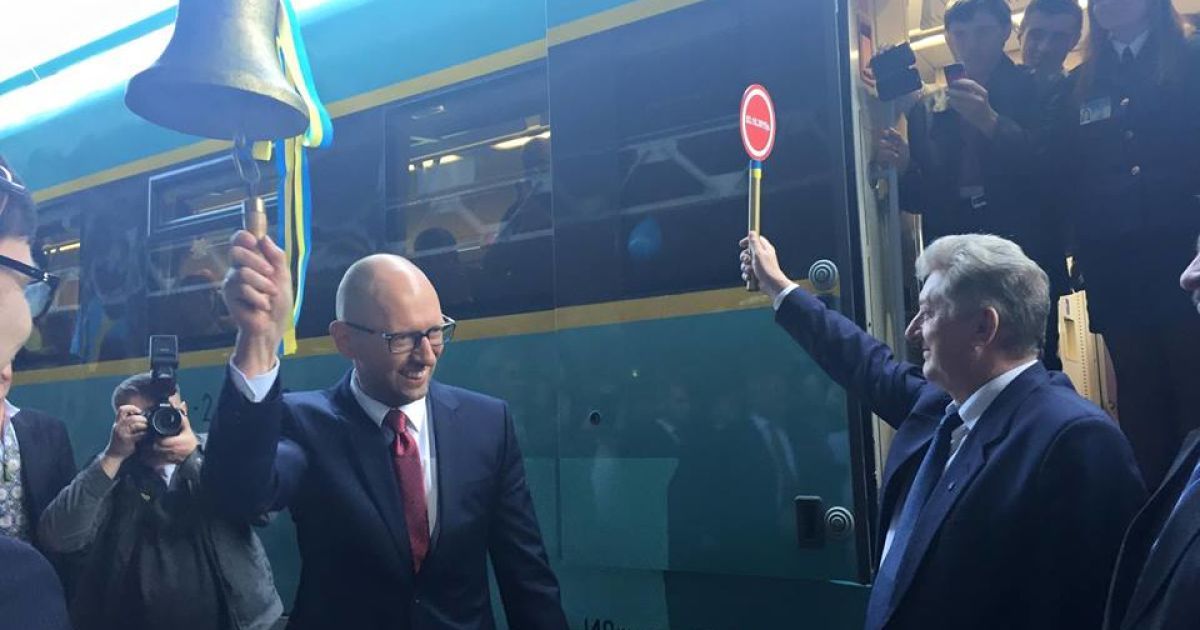 Яценюк запустил новый дизель в Черновцах