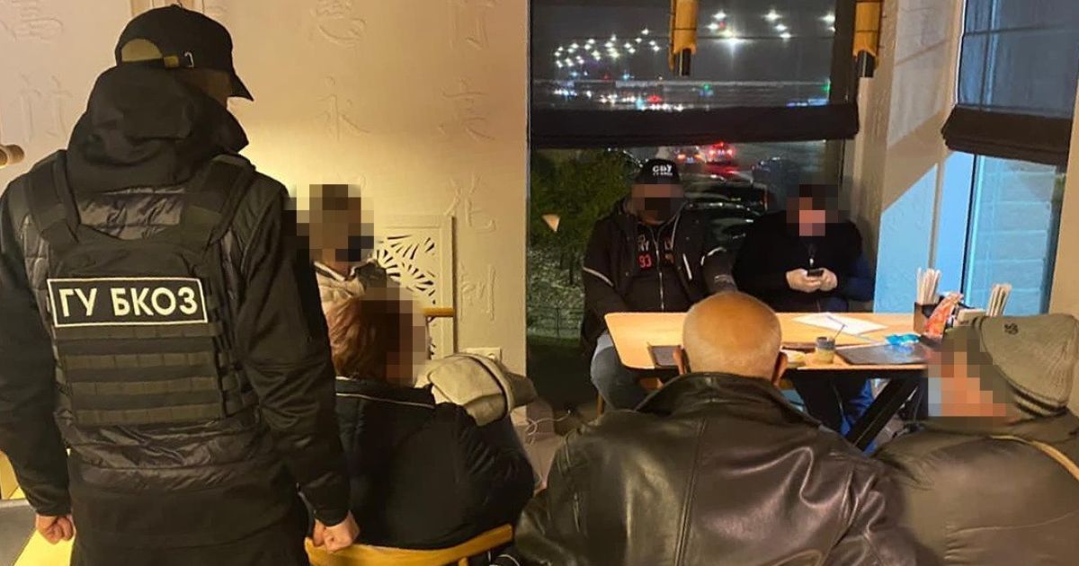 СБУ затримала двох киян, які обіцяли за півмільйона доларів вирішити бізнес-питання через нібито зв’язки у керівництві Офісу Генпрокурора
