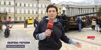 У центр Києва стягнули розтрощені російські танки