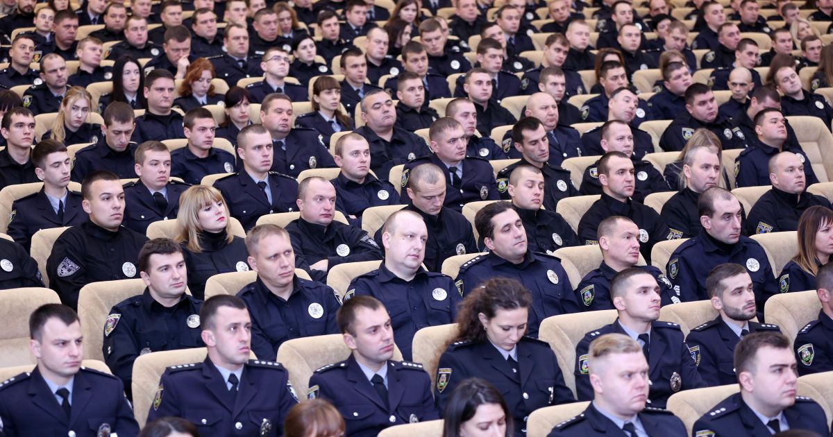 С 1 января полицейским повысят зарплату на 30% и начнут компенсировать аренду жилья - Аваков