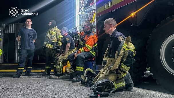 Гасіння пожежі під Києвом / © ДСНС
