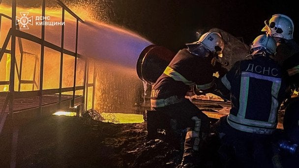 Гасіння пожежі під Києвом / © ДСНС