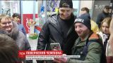 Первый бой в США: украинский чемпион Усик вернулся домой