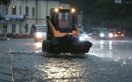 Внезапный ливень в Киеве вызвал шокирующее ДТП