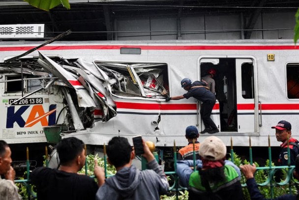 Смертельне зіткнення поїздів: загинуло 14 людей, ще понад 100 — поранені