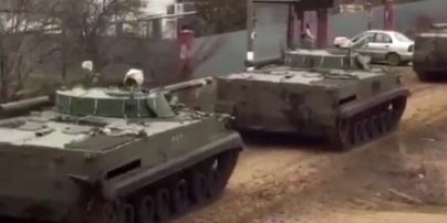 Журналіст опублікувала відео з російською військовою технікою, що їде в бік кордону з Україною