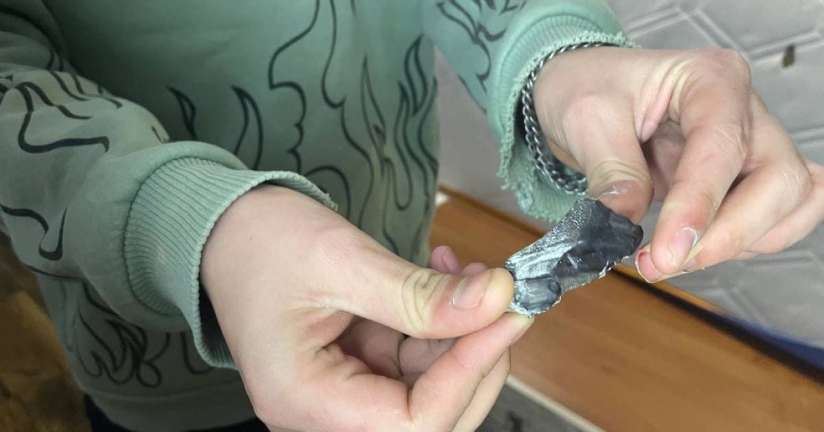 Шматок дрона пробив стіну і влетів прямо у ліжко