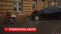У центрі Львова в ДТП Honda відкинуло на молоду маму з немовлям у візочку