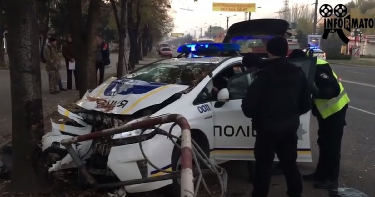 У Кривому Розі поліцейський заснув за кермом і врізався в легковик, є поранені