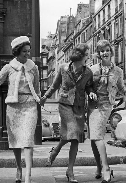 Дівчата в нарядах від Chanel / © Getty Images