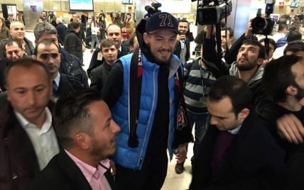 Бойко прилетел в Стамбул для подписания контракта с "Бешикташем"