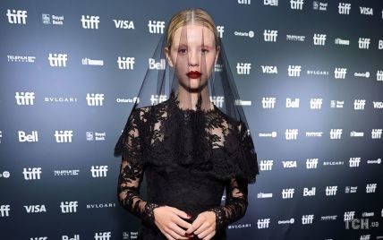 В образе "мертвой невесты": актриса Миа Гот на кинофестивале в Торонто