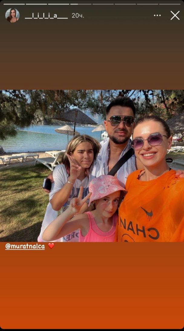 Мурат Налчаджиоглу з дружиною та їхніми доньками / © instagram.com/__l_i_l_i_a___