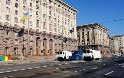 У Києві Нацгвардія на спецавтомобілях дезінфікує вулиці
