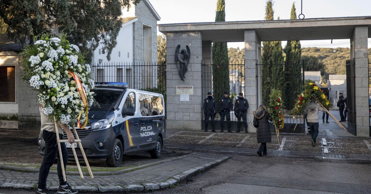 В Испании перезахоронили останки диктатора Франко в обычной могиле