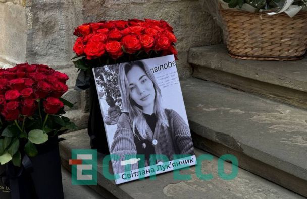 Во Львове прощаются с погибшим от удара по "Охматдету" врачом Светланой Лукьянчук / © Эспрессо TV