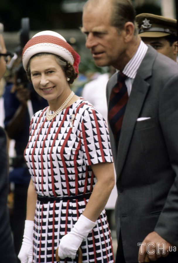 Королева Елизавета II и принц Филипп во время визита на Барбадос в 1977 году / © Getty Images