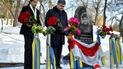 Порошенко с супругой почтили память первых погибших на Грушевского Нигояна и Жизневского