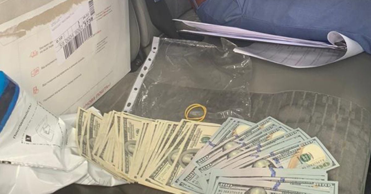 В Киеве задержали мужчину, который требовал 15 тысяч долларов за влияние на решение КГГА